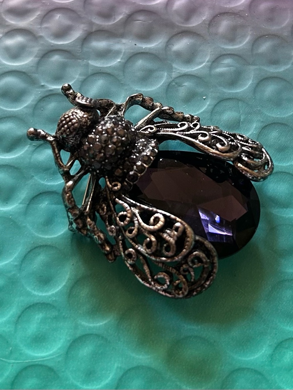 Source Unknown Silver-Tone Bee Brooch with Dark Purple Crystal